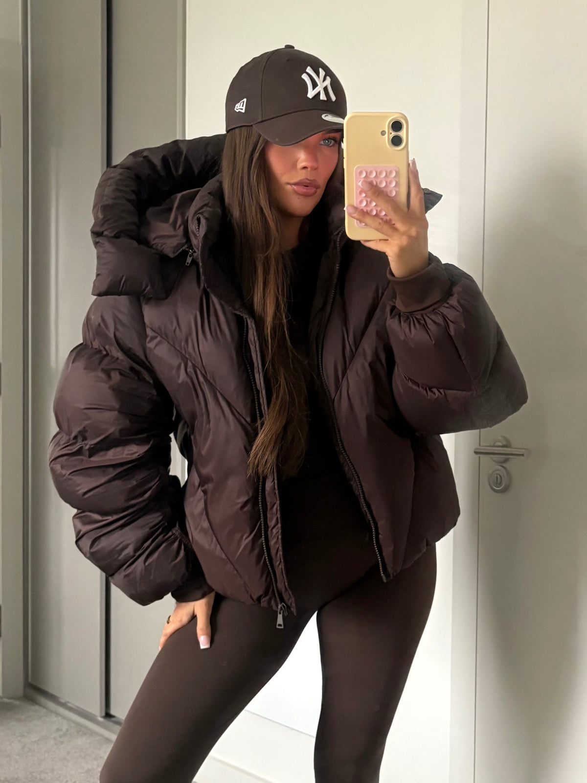 NAOMI Oversized Long Sleeved Puffer Jacket In Chocolate