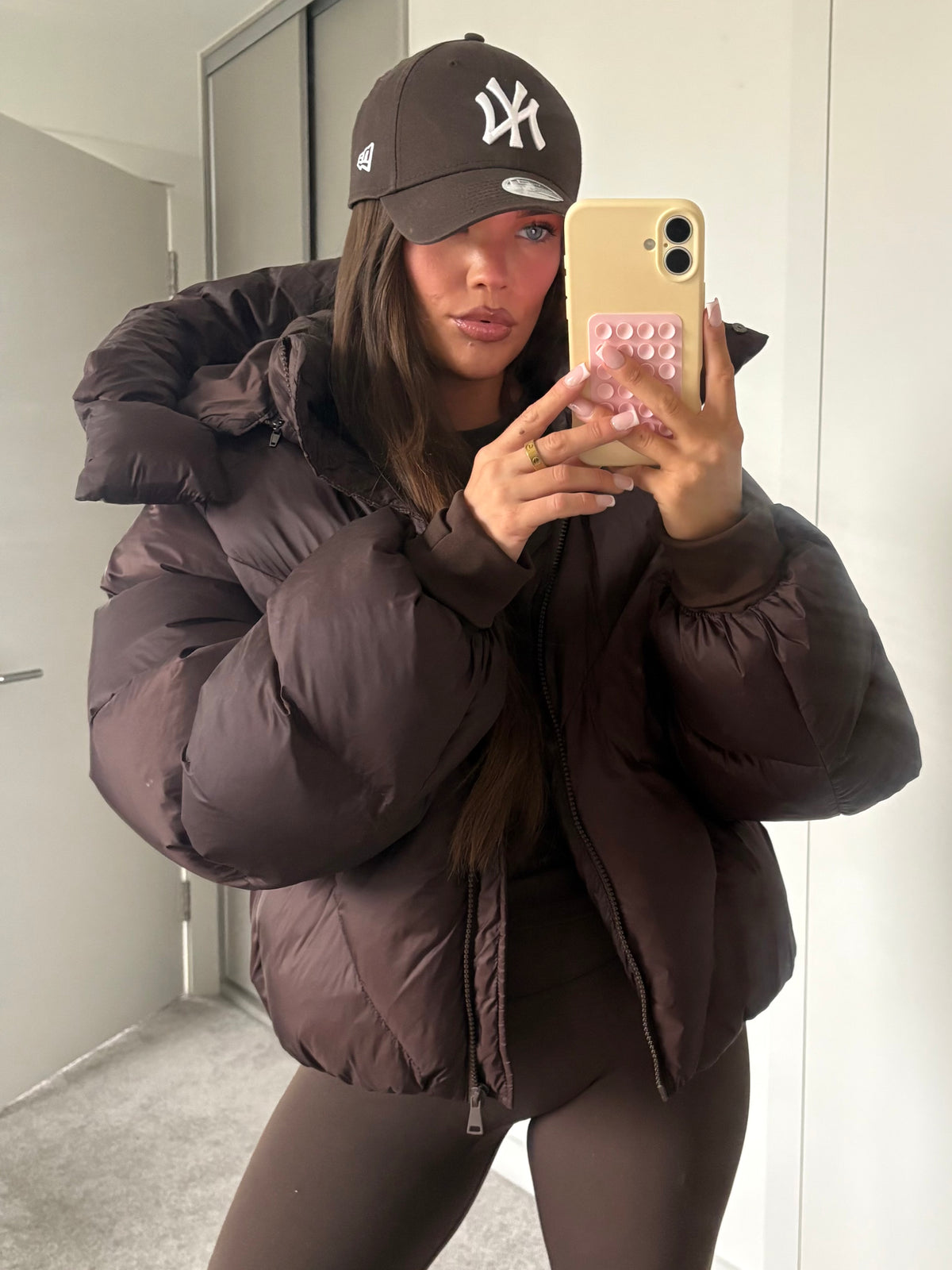 NAOMI Oversized Long Sleeved Puffer Jacket In Chocolate