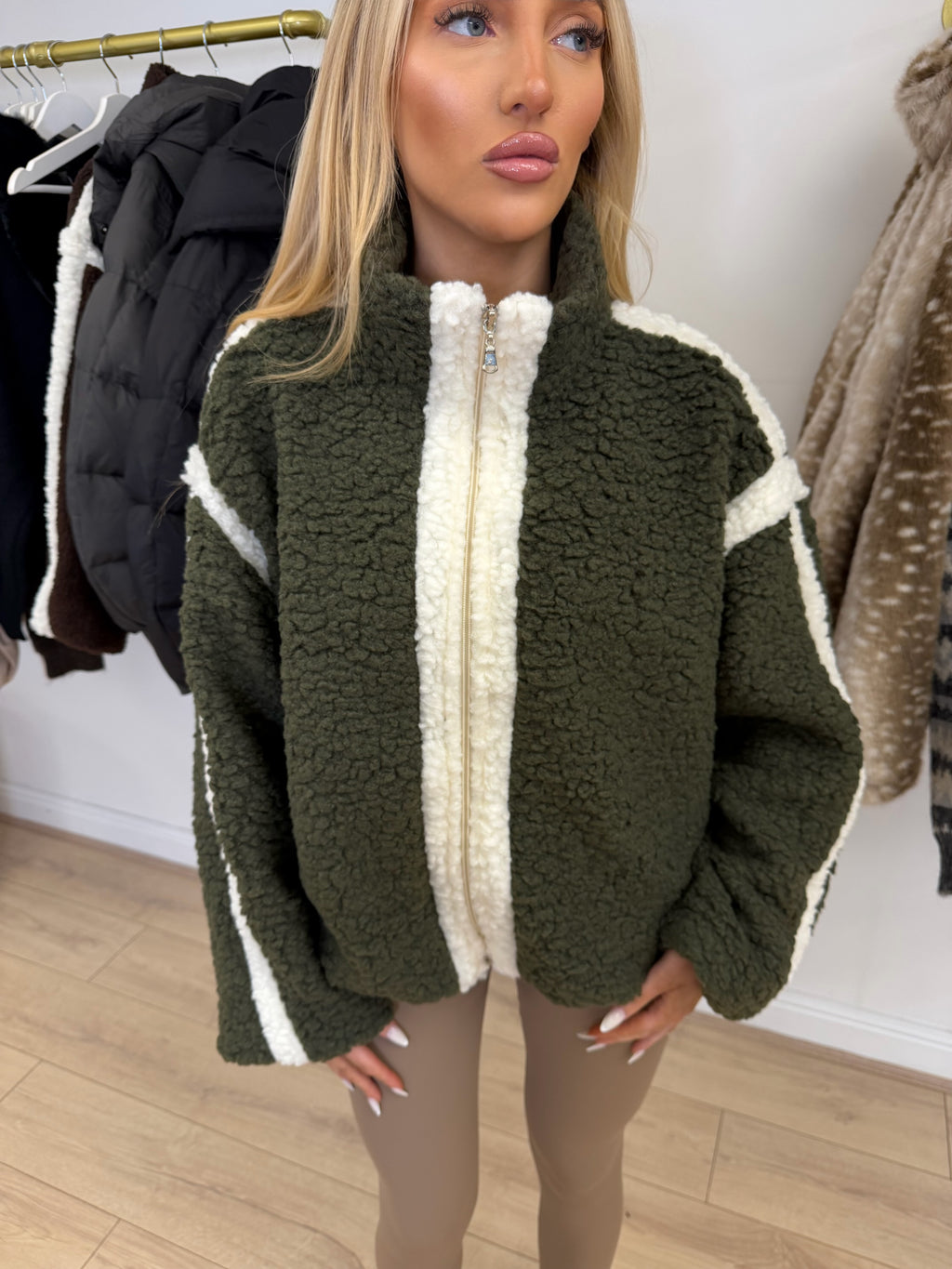 NELLIE Teddy Zip Up Contrast Fleece In Khaki
