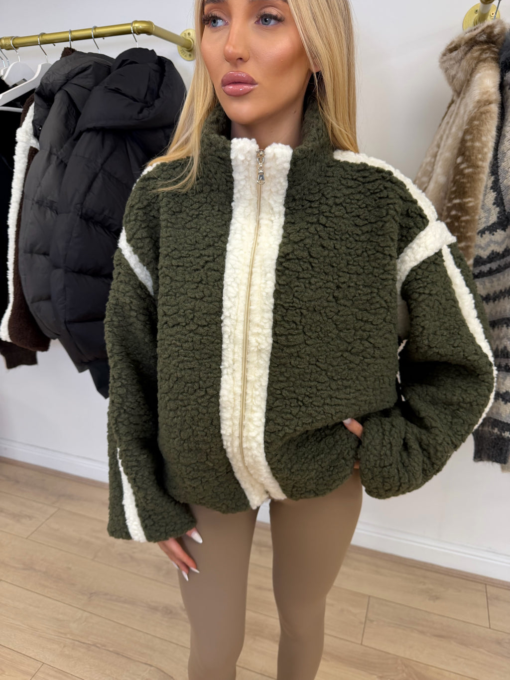 NELLIE Teddy Zip Up Contrast Fleece In Khaki