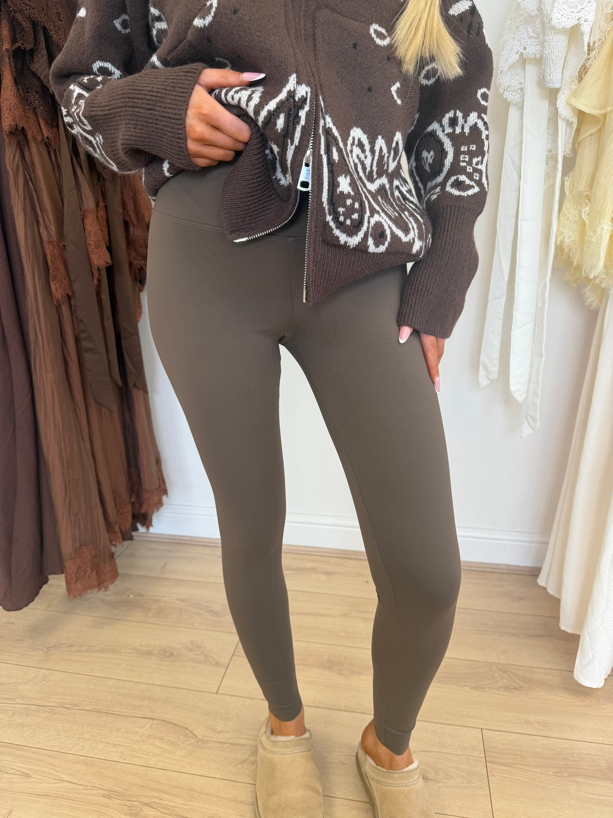 DARCY High Waisted Leggings In Chocolate