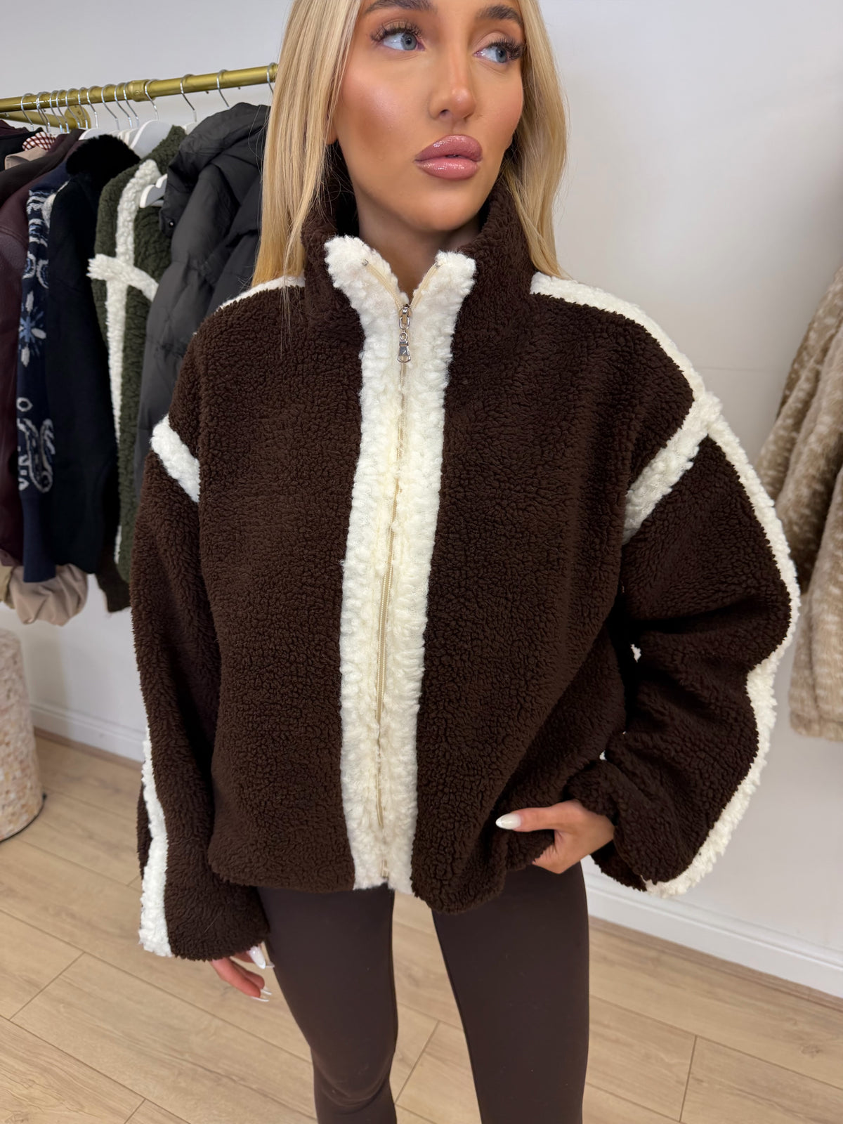 NELLIE Teddy Zip Up Contrast Fleece In Chocolate