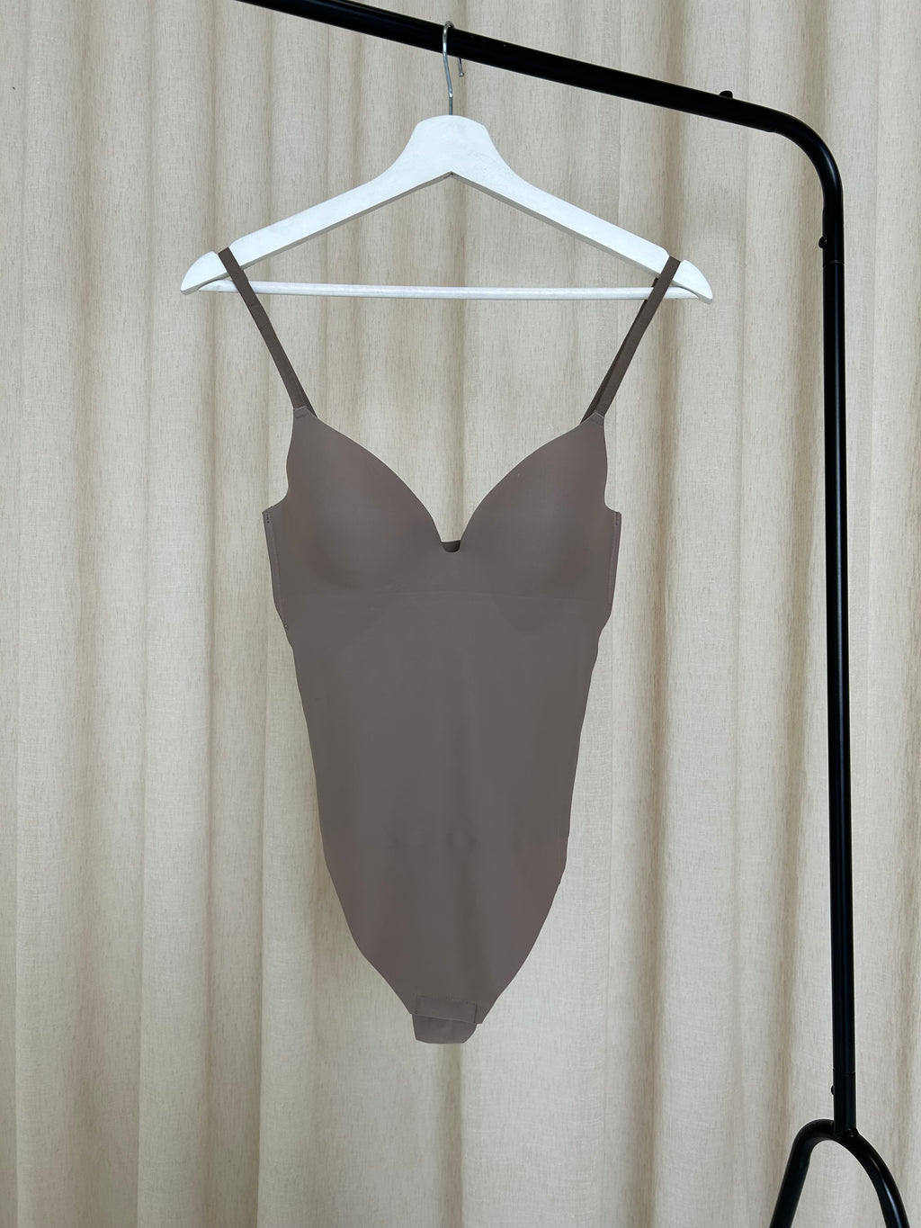 KIMMIE Sculpting Seamless Bodysuit In Taupe